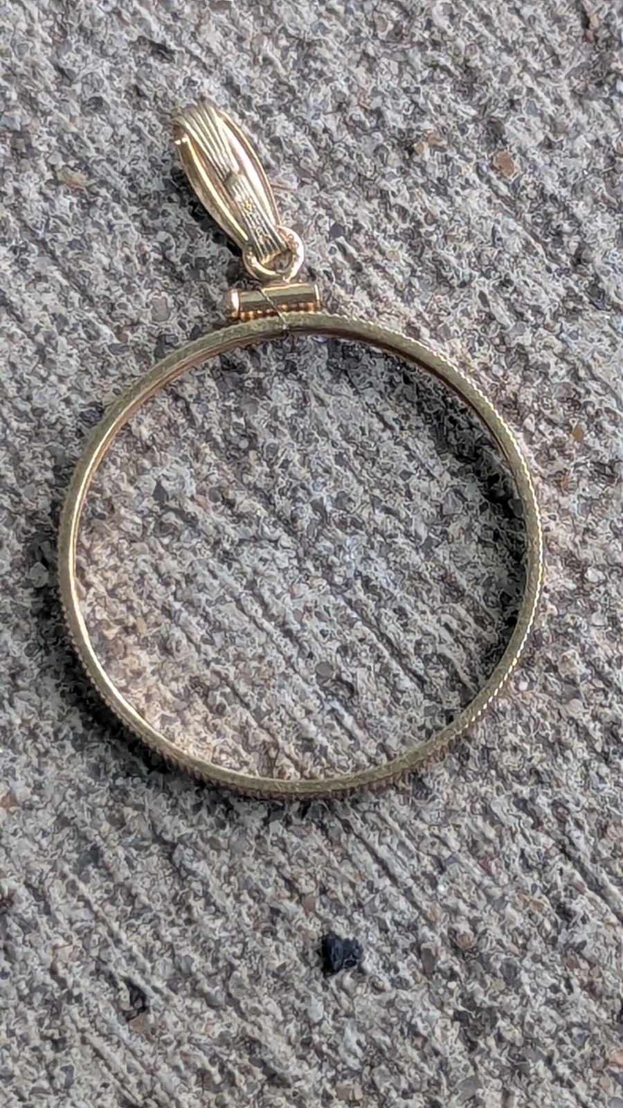 Large Cent Coronet Coin Bezel 28 mm Reeded Edge Screw Top 14k Yellow Gold Filled