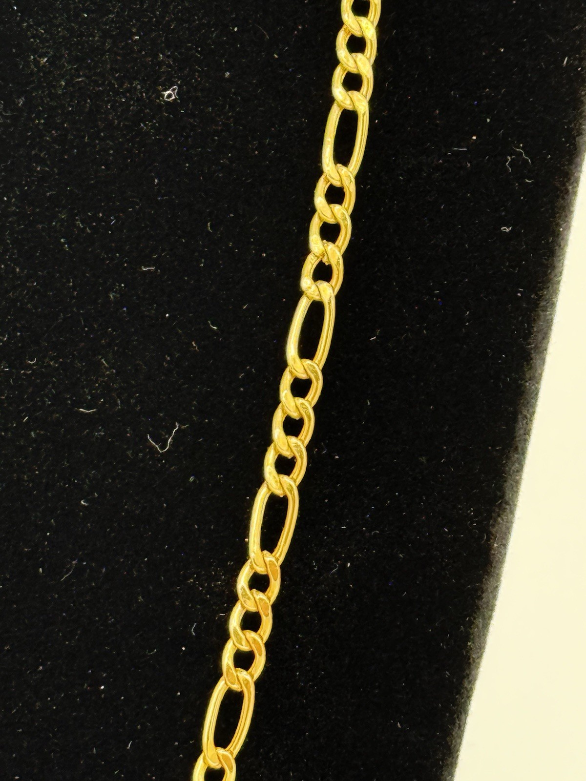14K Yellow Gold Figaro Chain Necklace 4.9 Grams 23.5 in. Long 2 mm.