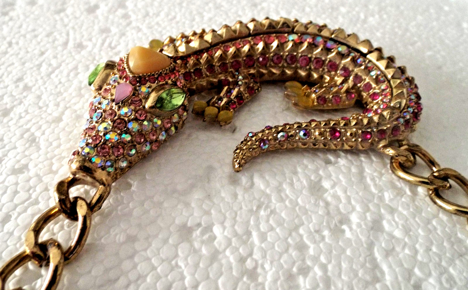***BETSEY JOHNSON signed Unique ALLIGATOR Crystal NECKLACE multicolor 18″!!