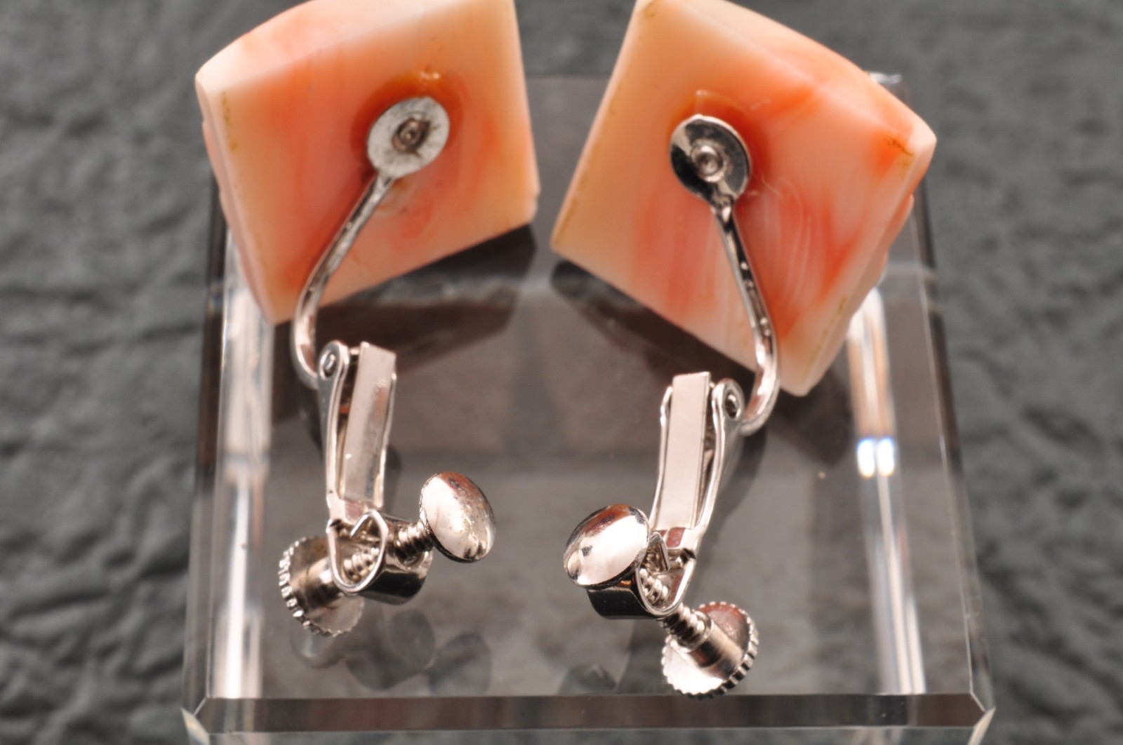 Vintage Angel skin coral Necklace and ear clip set (17.3in 192ct) Certificate.