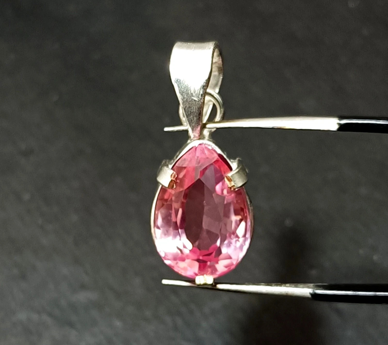 20 Ct Natural Pear Padparadscha Sapphire 925 Silver Pendant Certified Gemstone