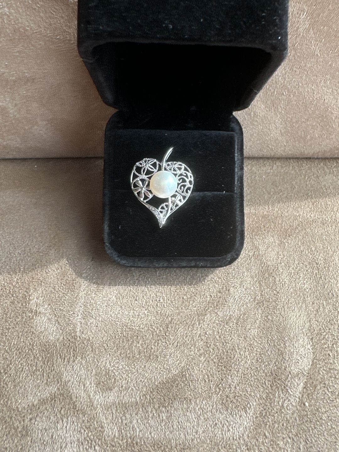 925 Sterling Silver Filigree Heart Pendant with Cultured Freshwater Pearl
