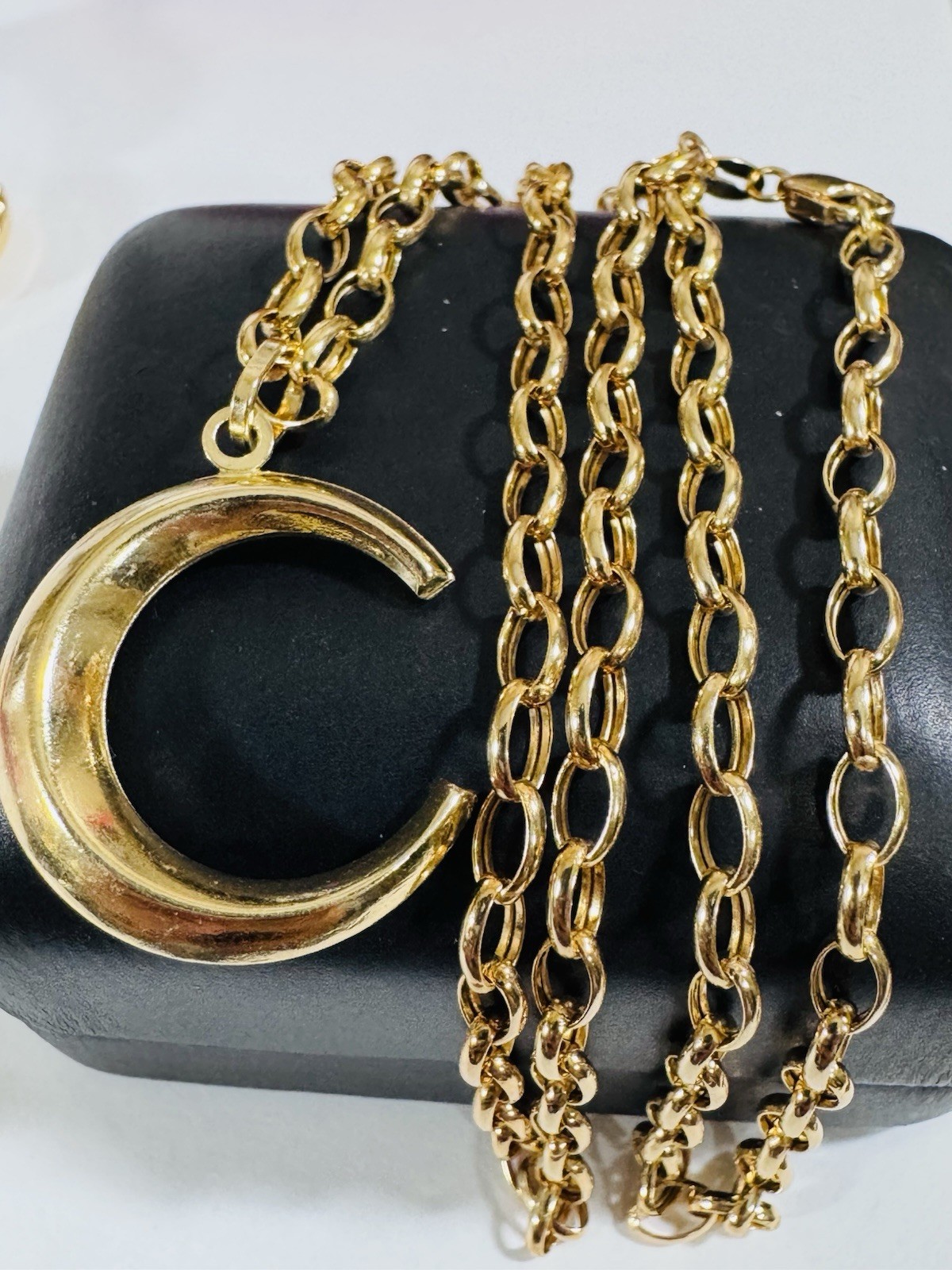 RARE 18K 750 Real Gold Letter C or Half Moon Necklace 19.5/20” Long 3.8mm 6.55g