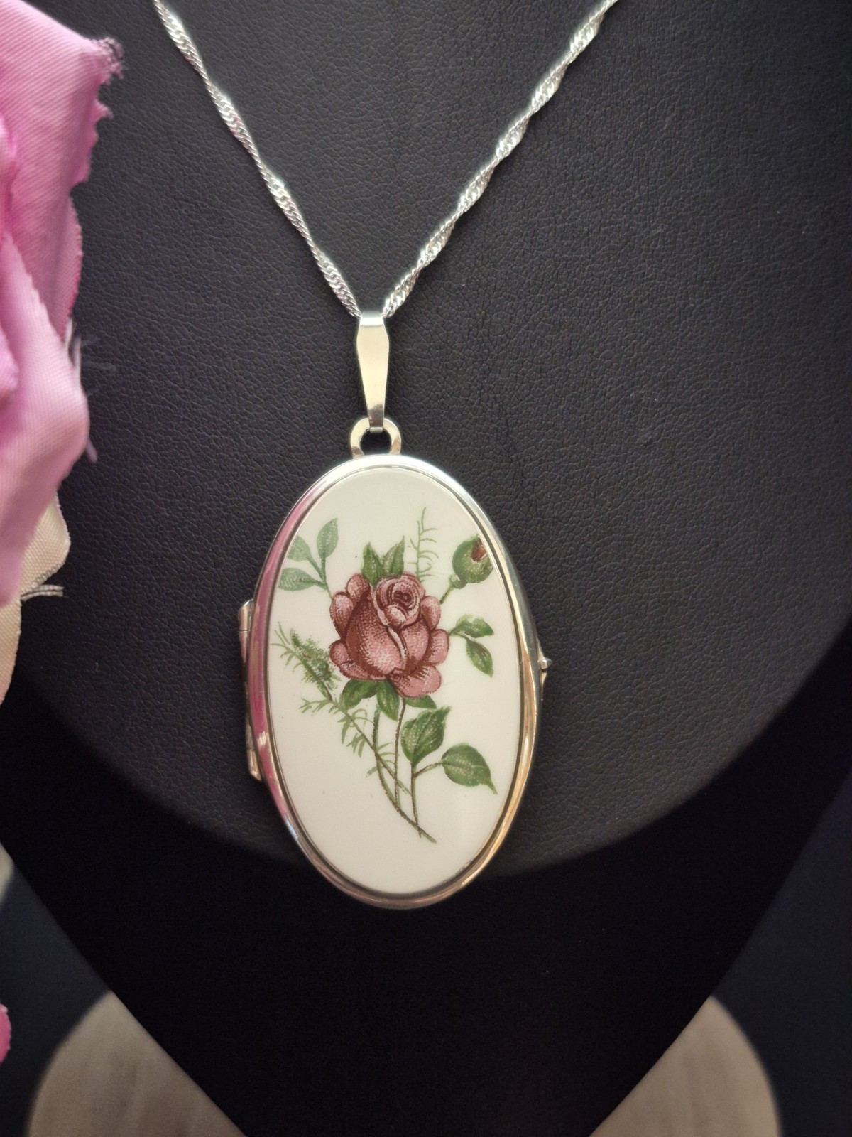 LOCKET – Sterling Silver Enamel Floral Double Photo Locket And Chain. Necklace.