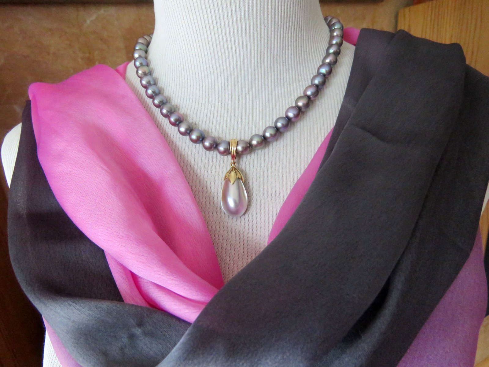 Solid 14K Yellow Gold Enhancer Pendant w/Peacock Pearl Beaded Necklace 53gr 18″