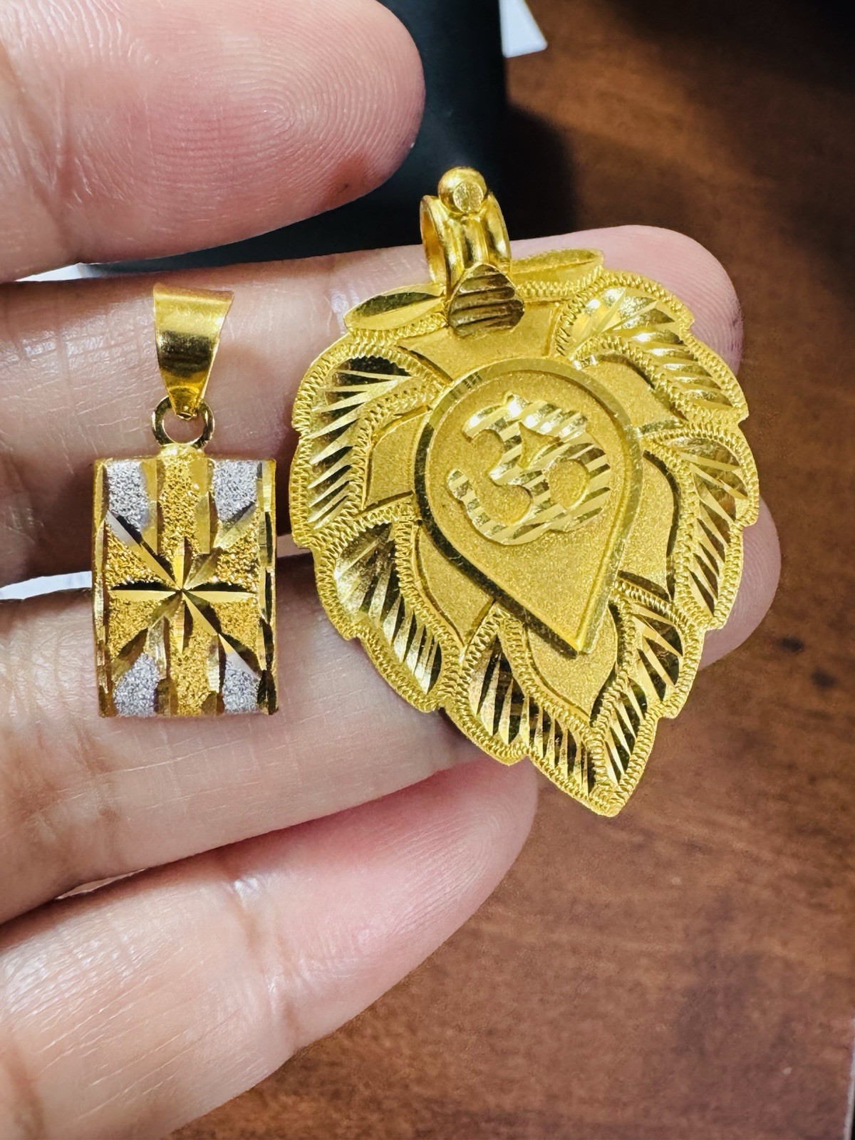 22K 916 22C Real Gold Two Set of Pendant 1 x Heart & 1x Rectangle 7.8g WOMENS
