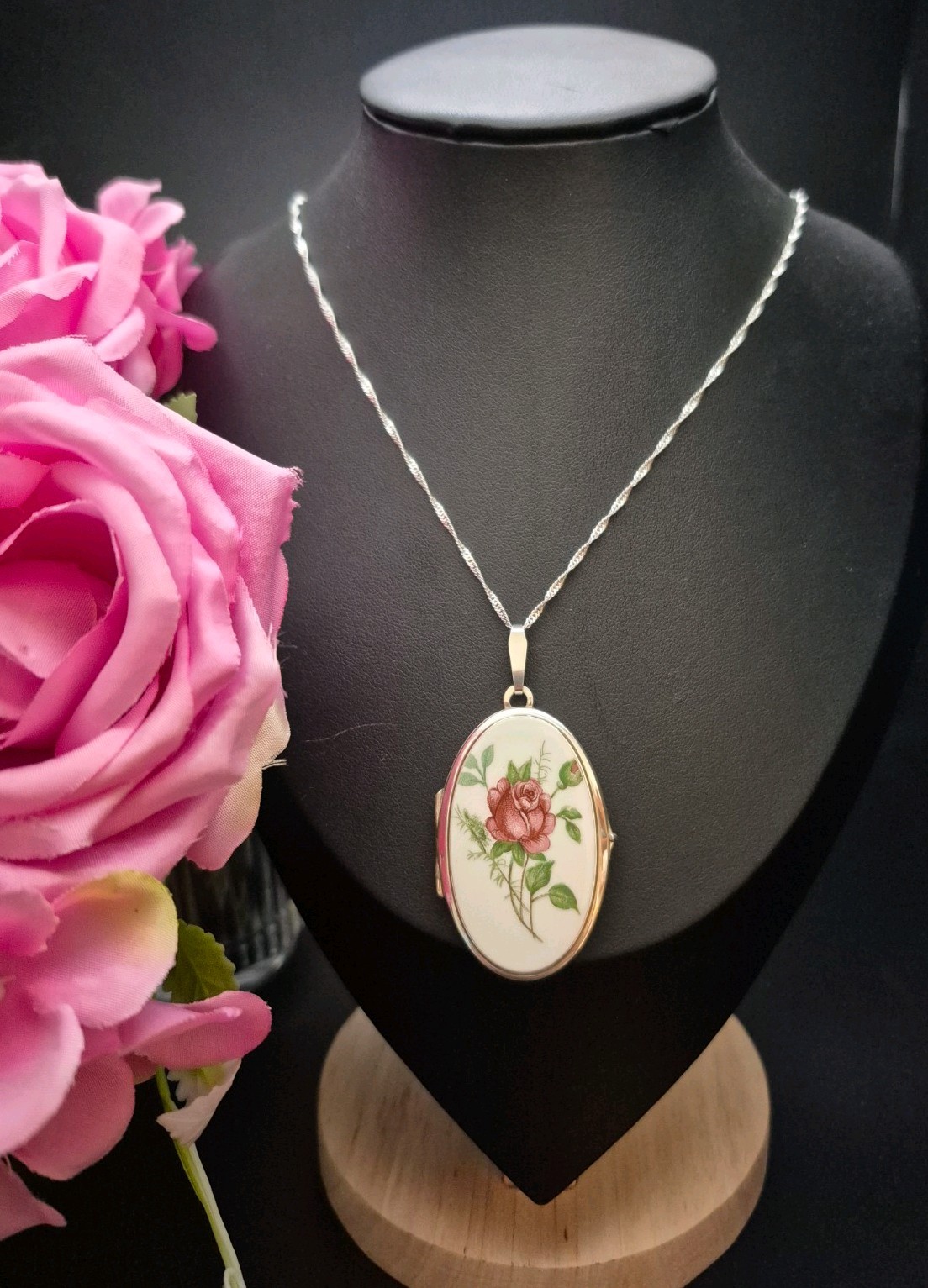 LOCKET – Sterling Silver Enamel Floral Double Photo Locket And Chain. Necklace.