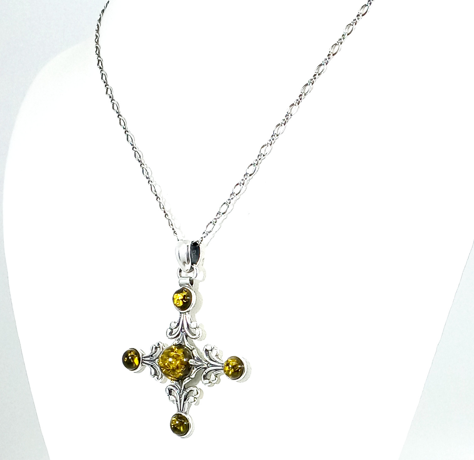 Vintage 925 Sterling Silver Antique Green Baltic Amber Quatrefoil Necklace