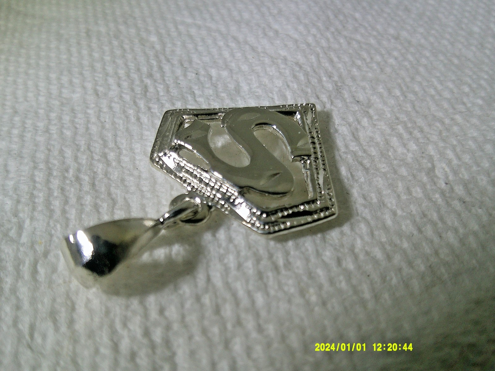 SUPERMAN PENDANT WITH POLISHED AND DIAMOND CUT FINISH IN STERLING SILVER
