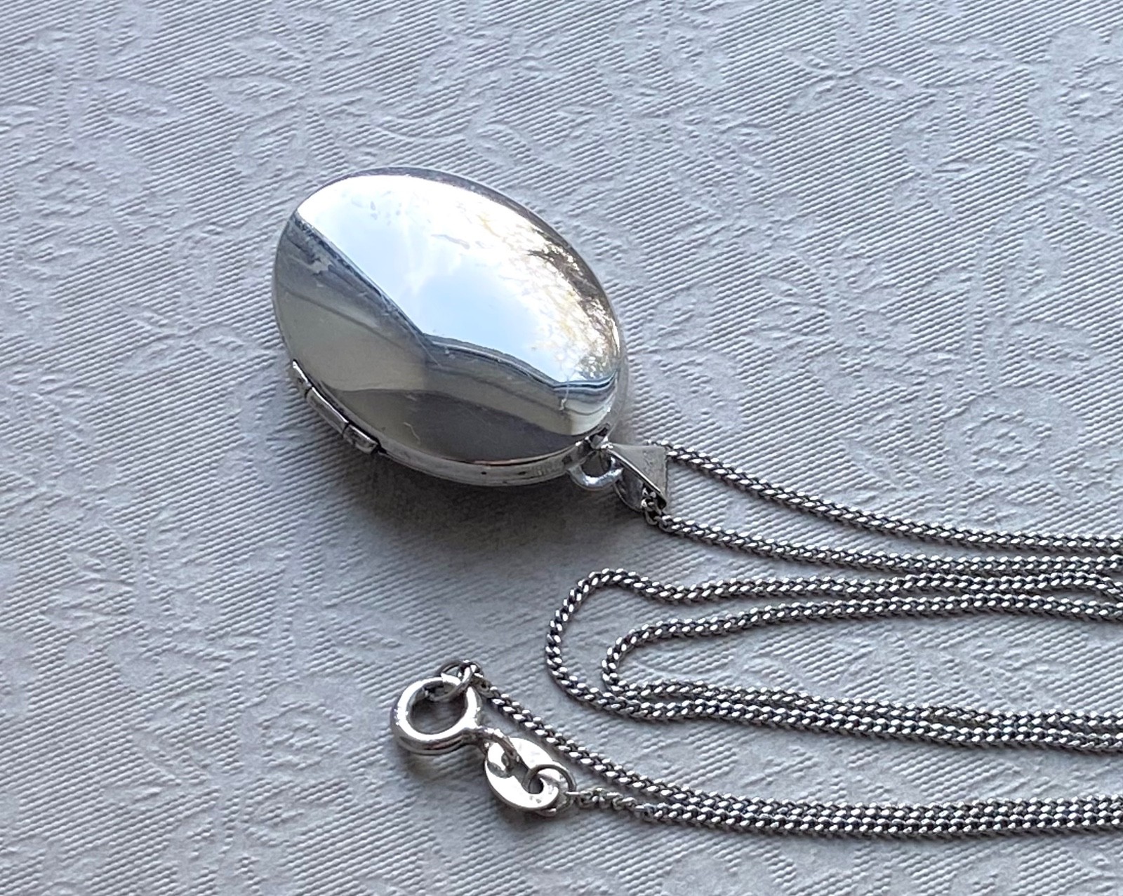 Sterling Silver Oval Photo Locket & Chain – Floral Front – Complete Inside, 45cm
