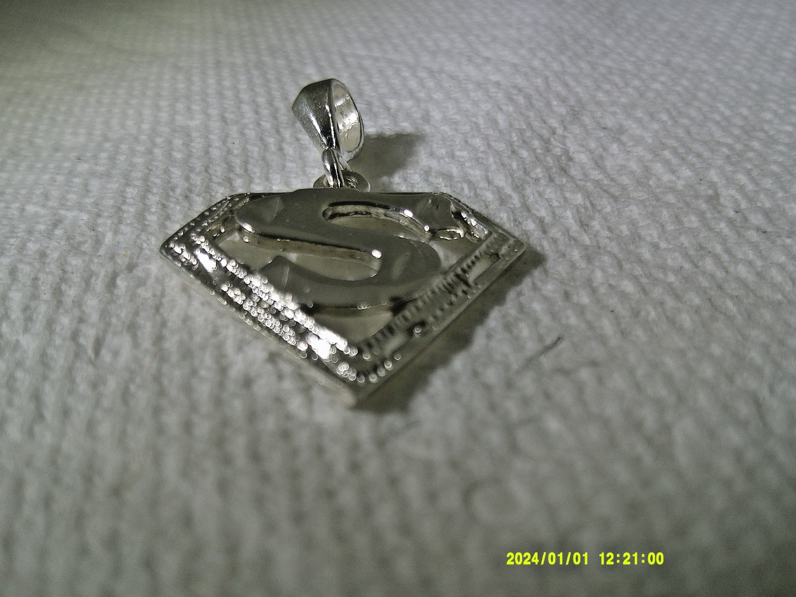 SUPERMAN PENDANT WITH POLISHED AND DIAMOND CUT FINISH IN STERLING SILVER