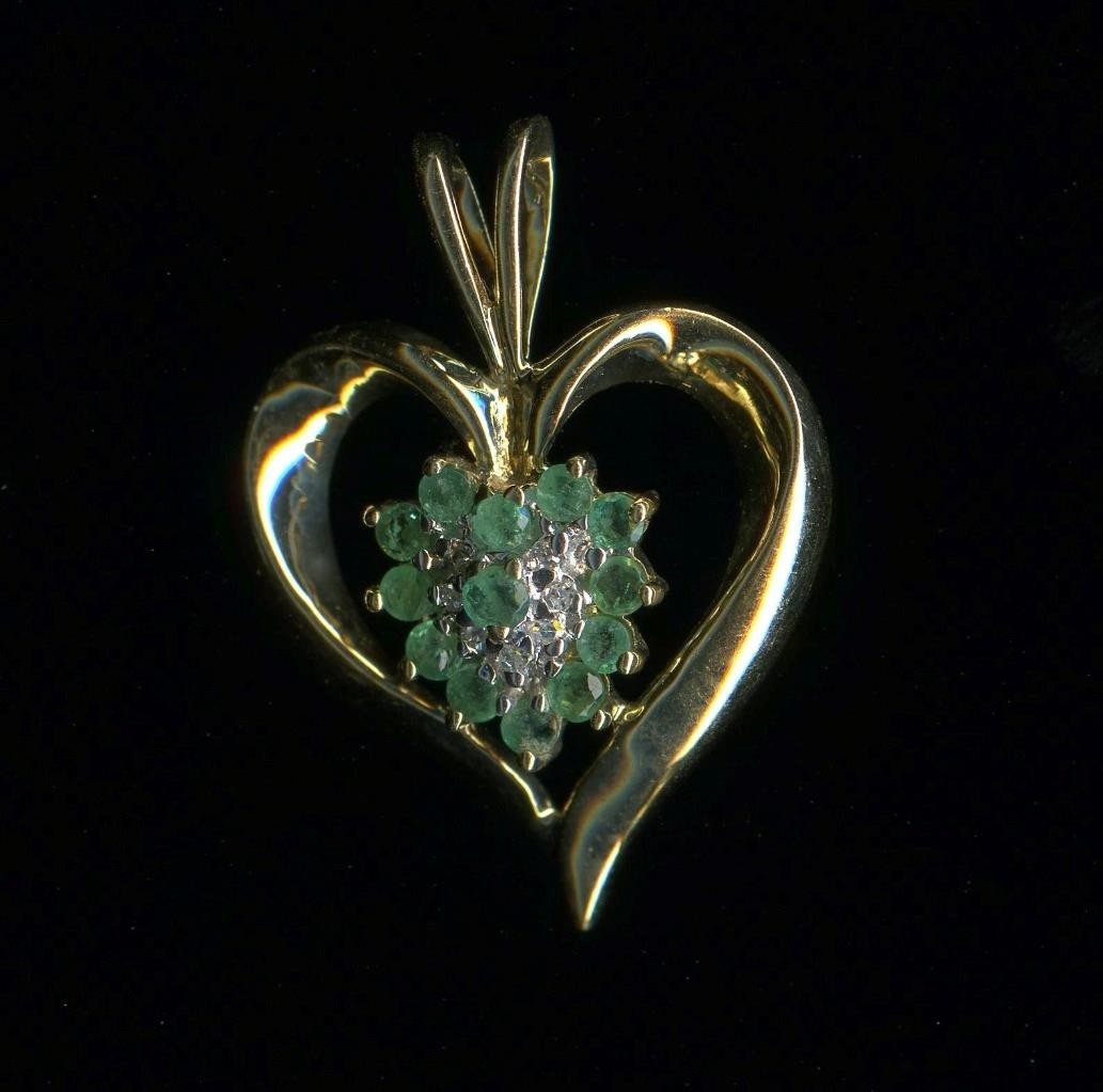 10K 2.05 Gram 26mm Yellow Gold Green Emerald & Diamond Cluster Heart Pendant (LV