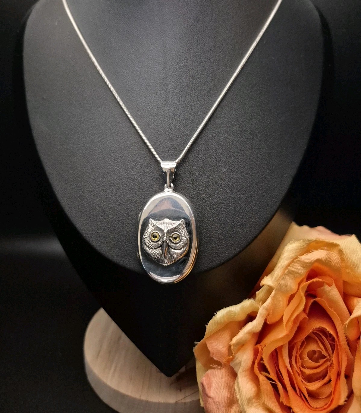 LOCKET – Sterling Silver Oval Photo Locket. Owl Design. Pendant and Chain.