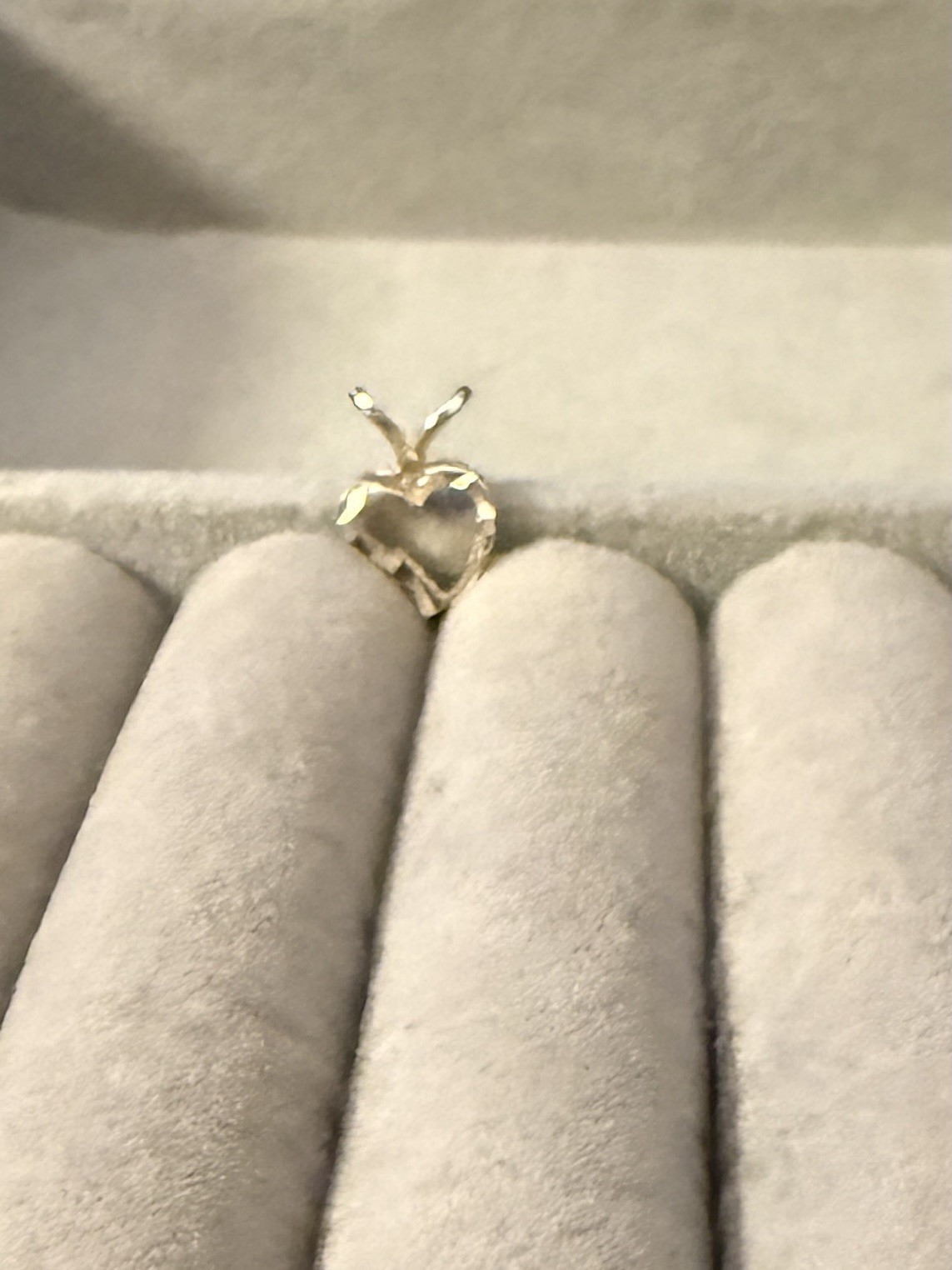 Vintage 14k Yellow Gold Diamond Cut Heart Charm Pendant 0.6g 1/2 Inch X 3/8 In