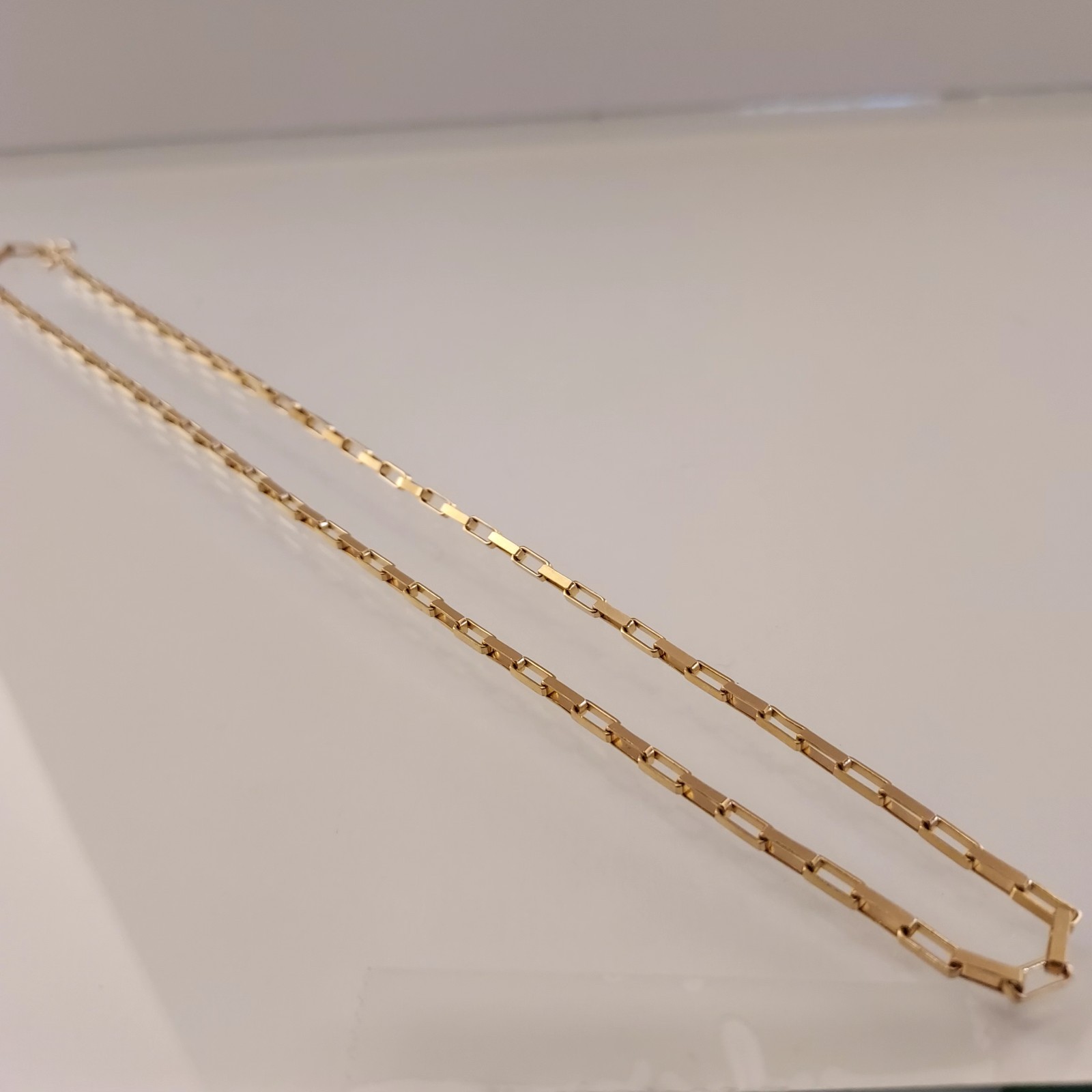 Vintage 14k Italy Square Link Chain. 18″ Length. 2mm Width. 7.5 Grams.
