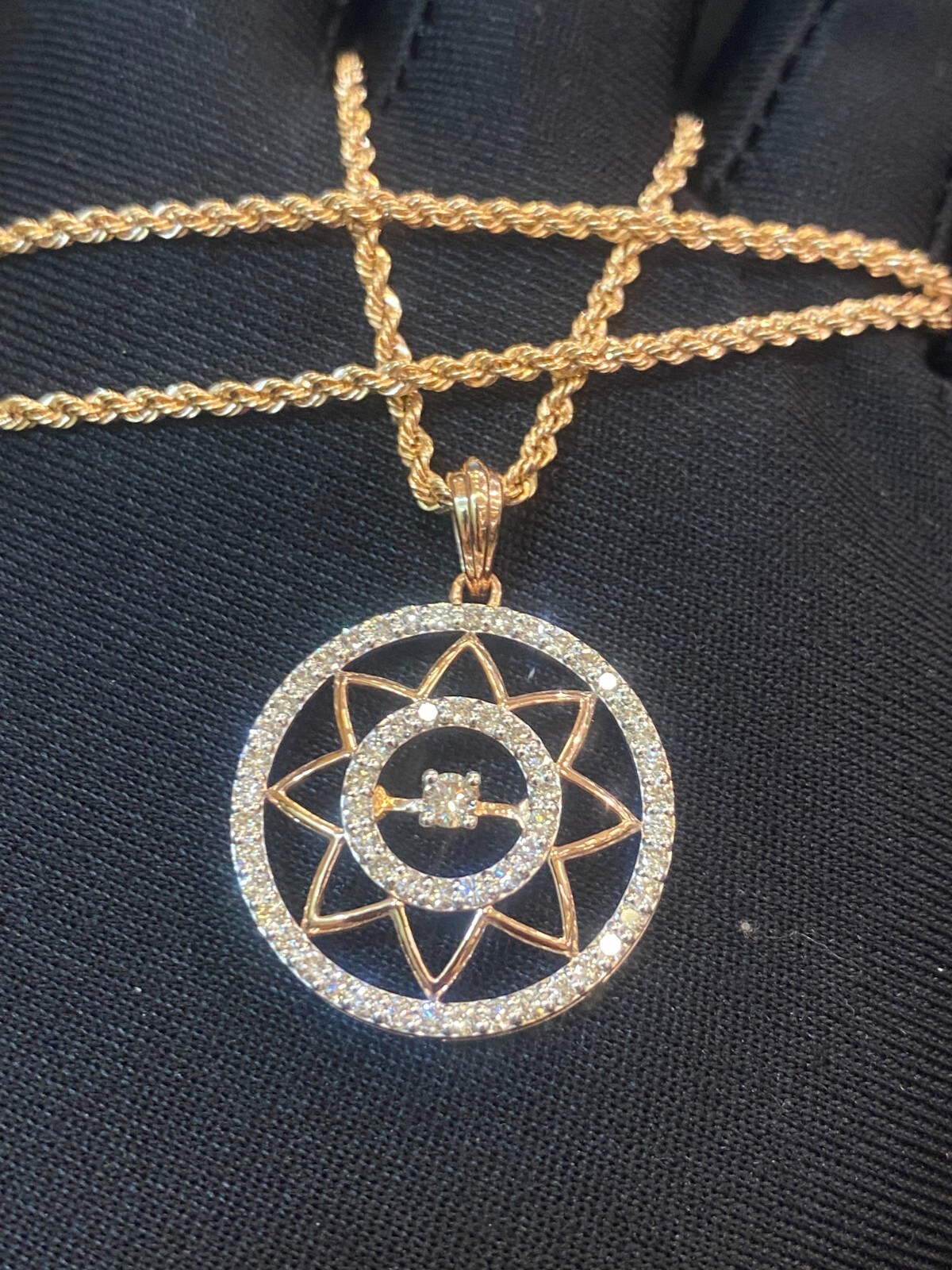 1.22 Cts Round Brilliant Cut Diamonds Medallion Rope Chain Necklace In 14K Gold