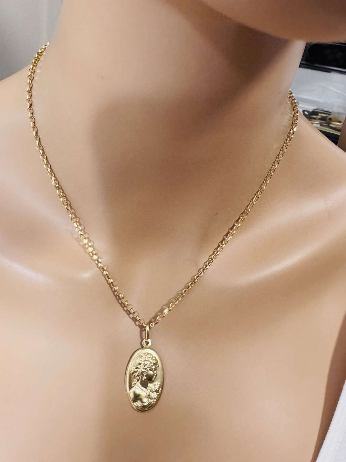WOMENS 18K 750 Genuine Gold Oval Queen Earring & Necklace 18” Long 8.5g 3mm