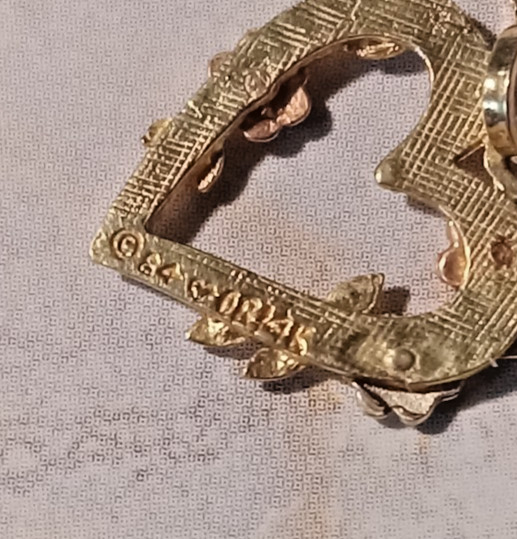 14k Gold Heart Pendant necklace Dated 1984 2 grams Tri color Flowers