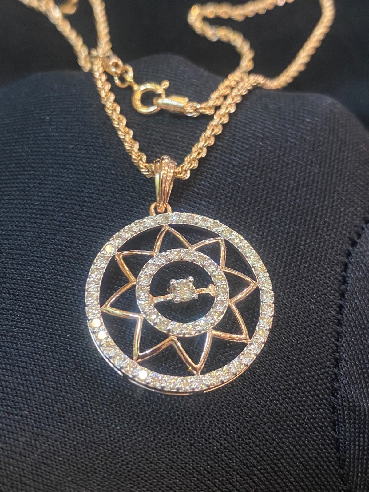 1.22 Cts Round Brilliant Cut Diamonds Medallion Rope Chain Necklace In 14K Gold