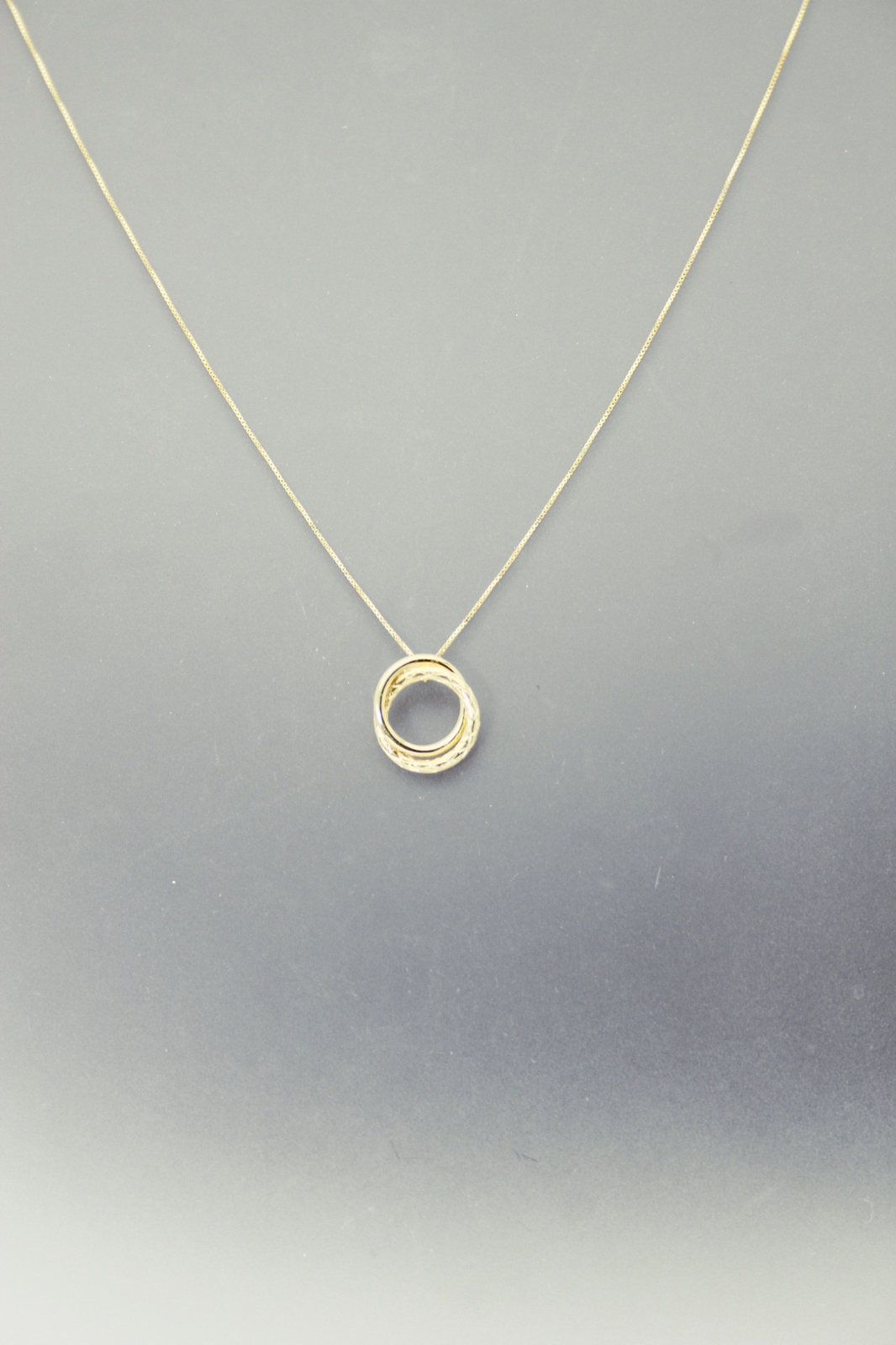 10K Yellow Gold Double Ring Pendant On 18″ Thin Box Chain 1.4 Grams (NEC5060)