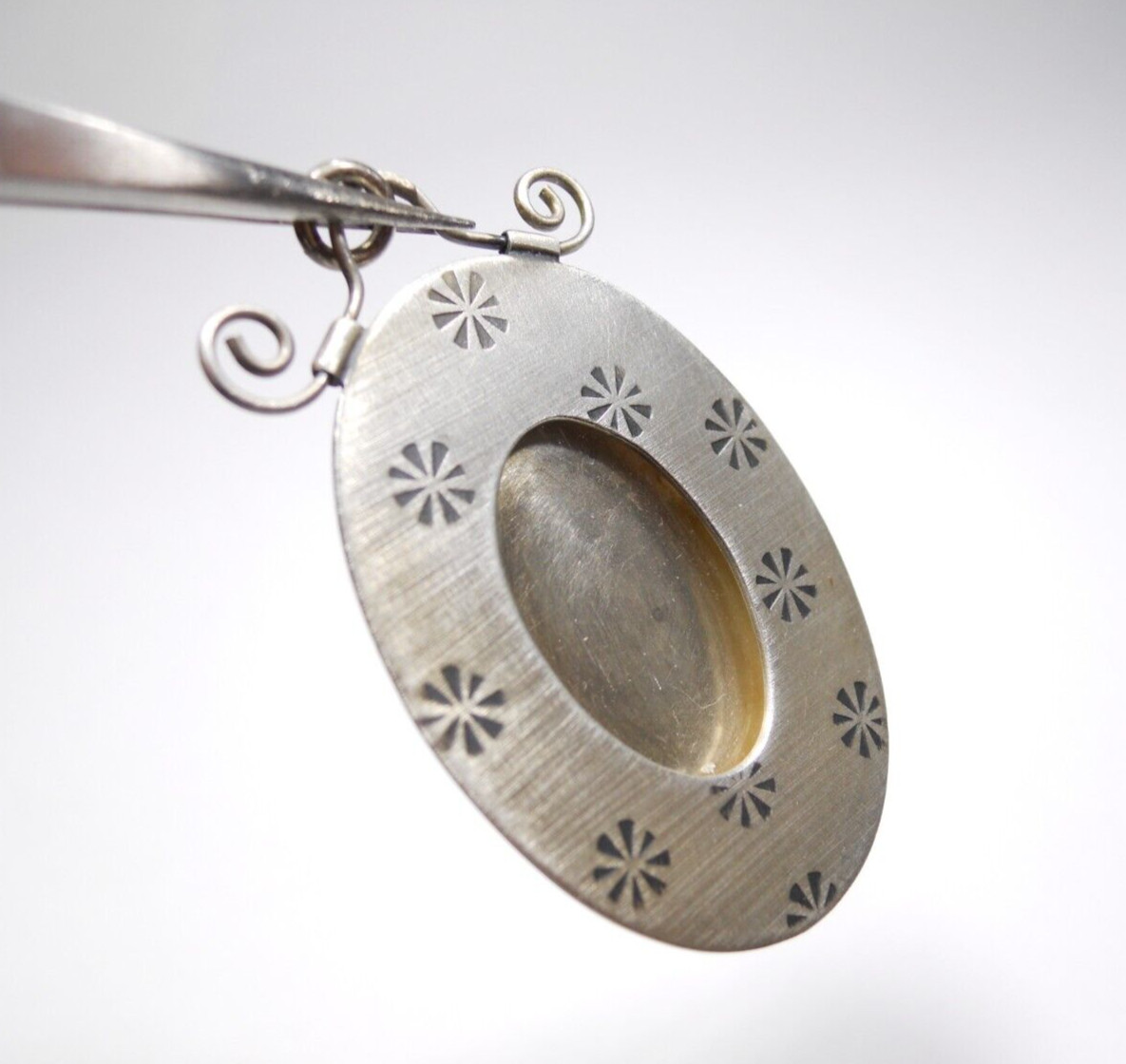 HANDMADE OVAL GEOMETRIC PHOTO PICTURE FRAME PENDANT CHARM STERLING SILVER 925 .