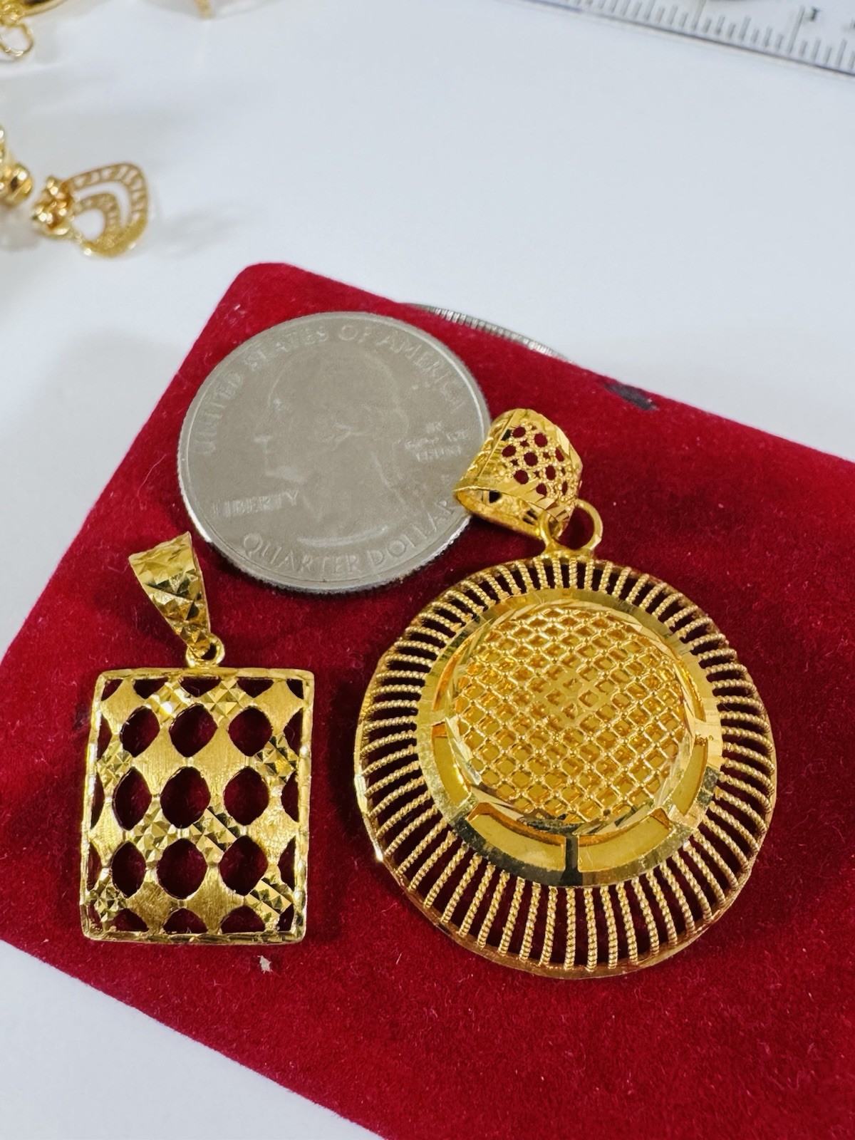 22K 916 22C Real Gold Two Set of Pendant 1 x Rectangle & 1x Round 6.94g