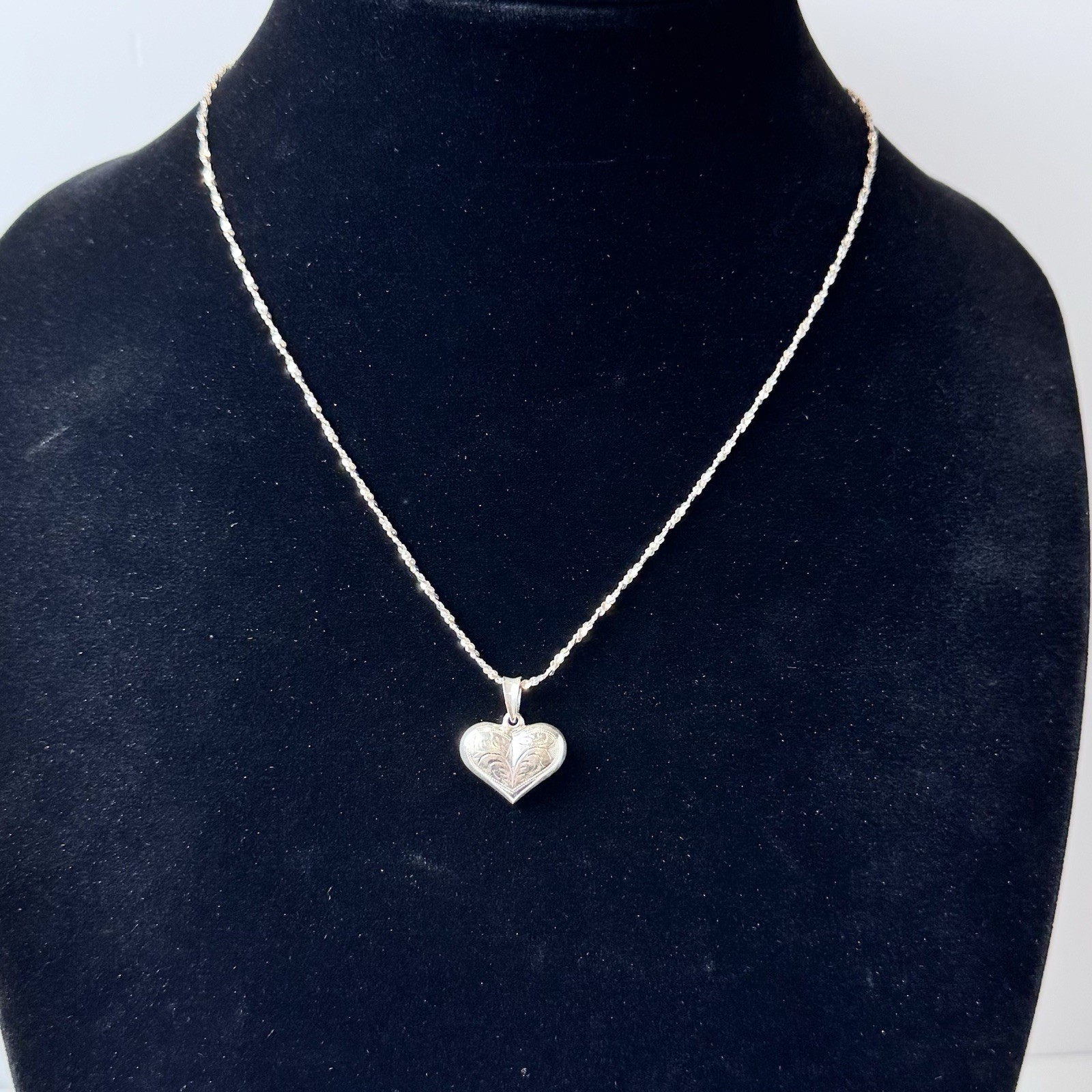 925 Sterling Silver 0.75” Heart Pendant w/ 18.25in Twisted Link Necklace/5.5 Gr
