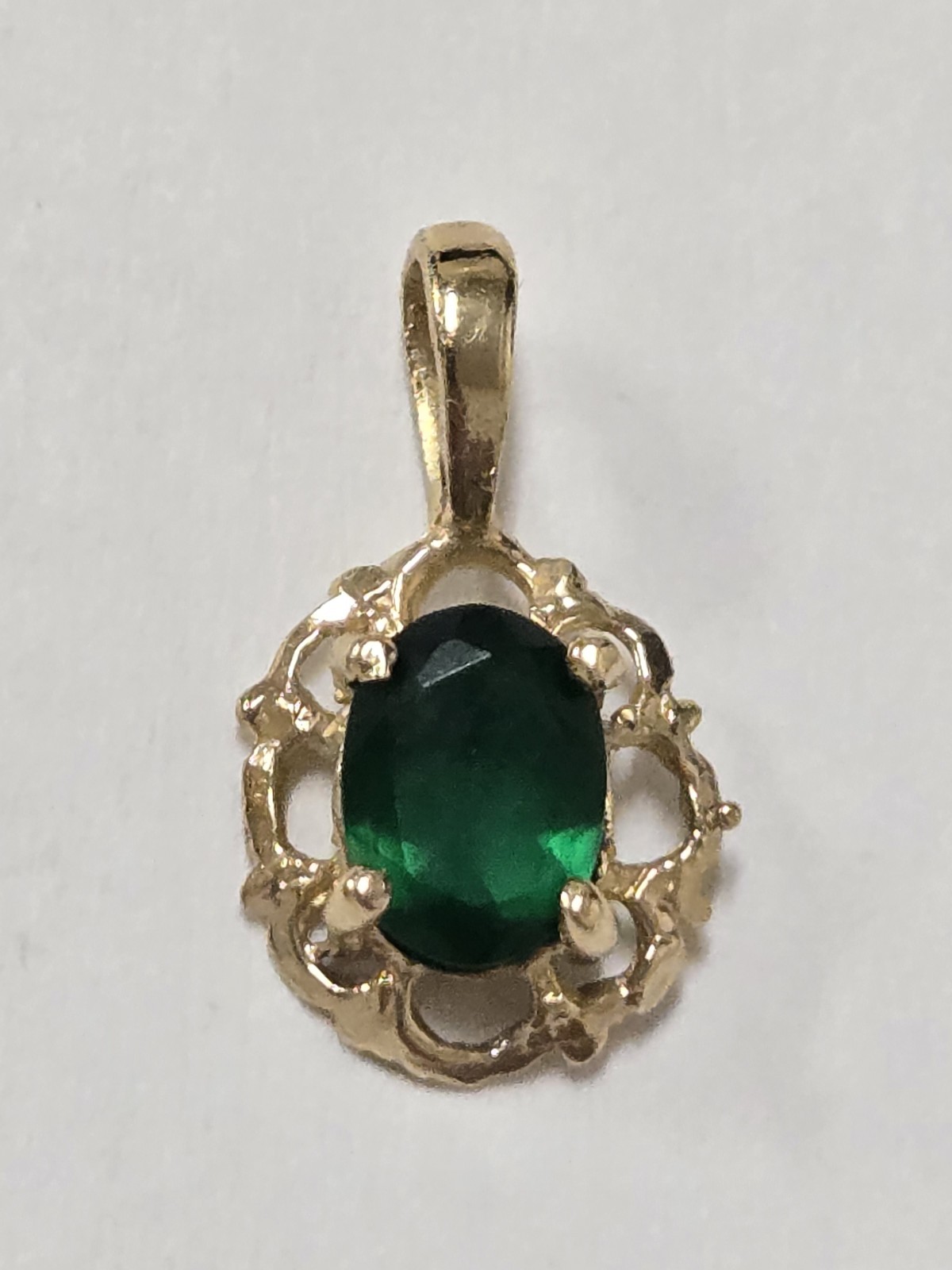 Green Emerald Stone Pendent 14k Yellow Gold Oval Shape For Children And Adults
