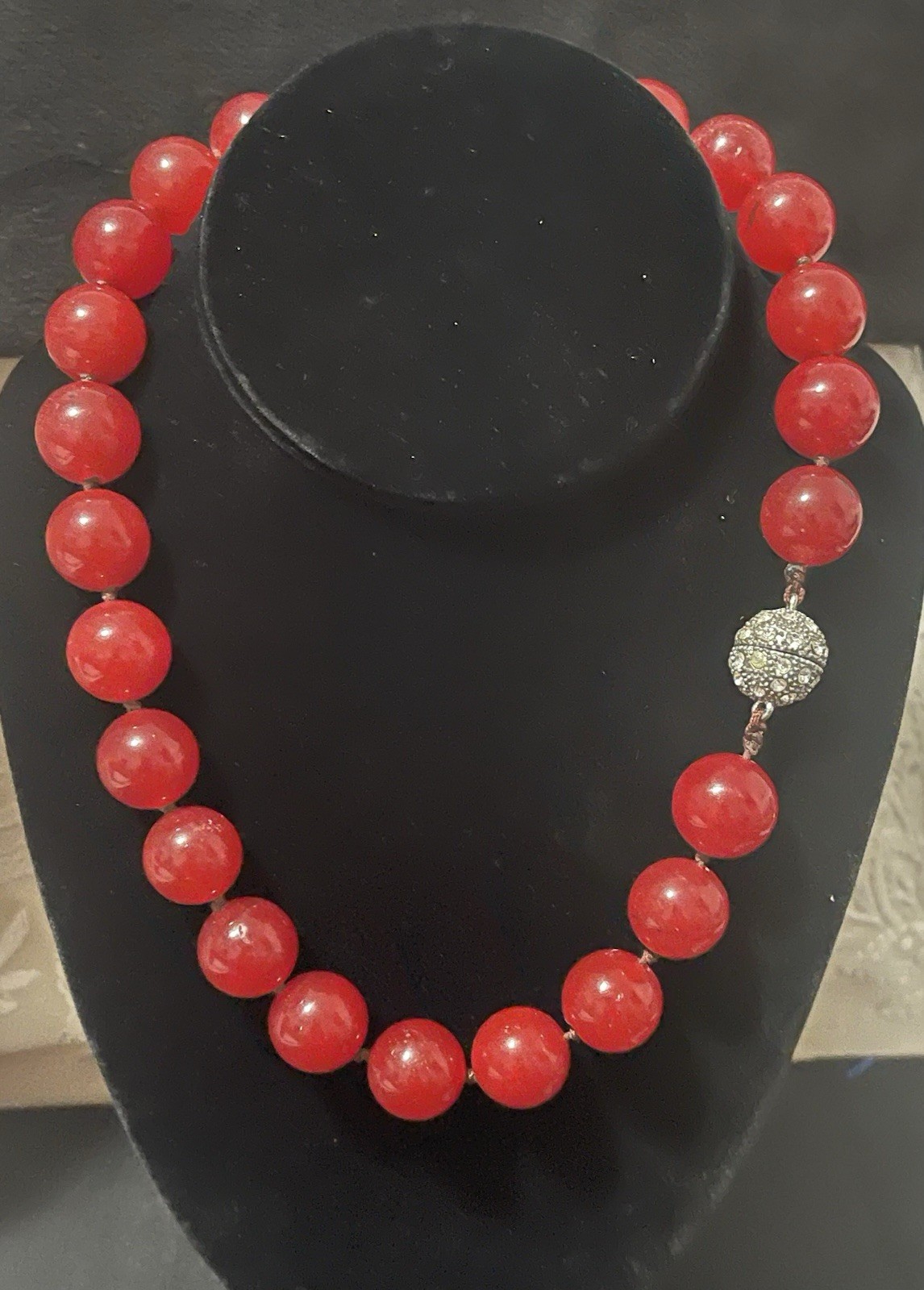 Gorgeous Red Onyx Beaded Precious Stones Statement Necklace Magnetic Closure