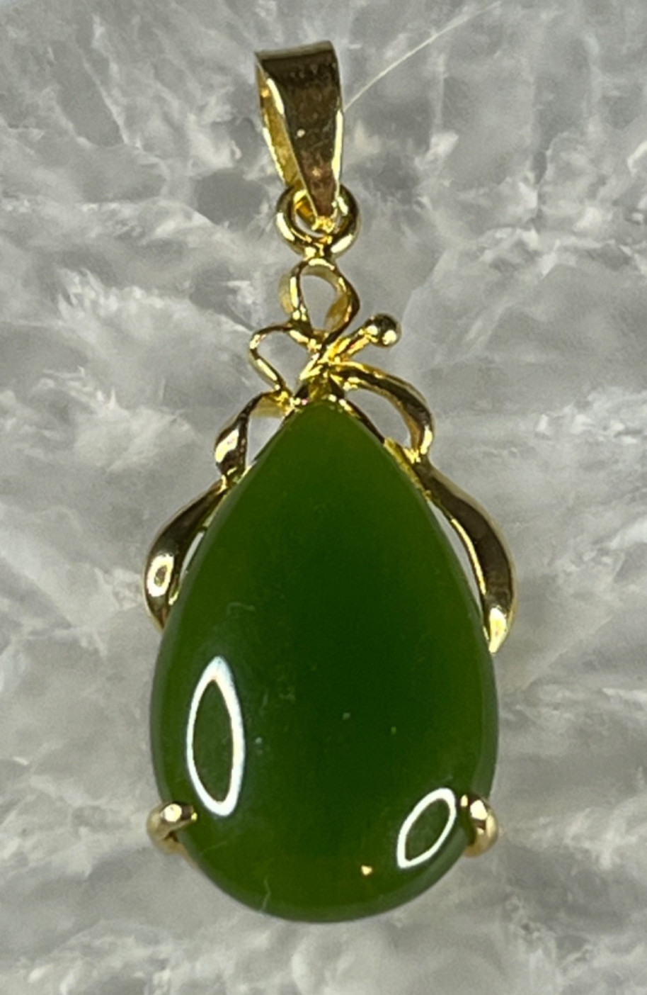 18K Yellow Gold Vintage Natural Green Nephrite Jade Teardrop Pendant Excellent C