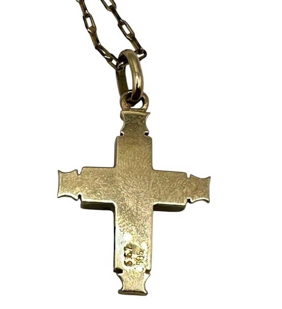 14 Karat Yellow Gold Large Cross Pendant 4.4g With Chain