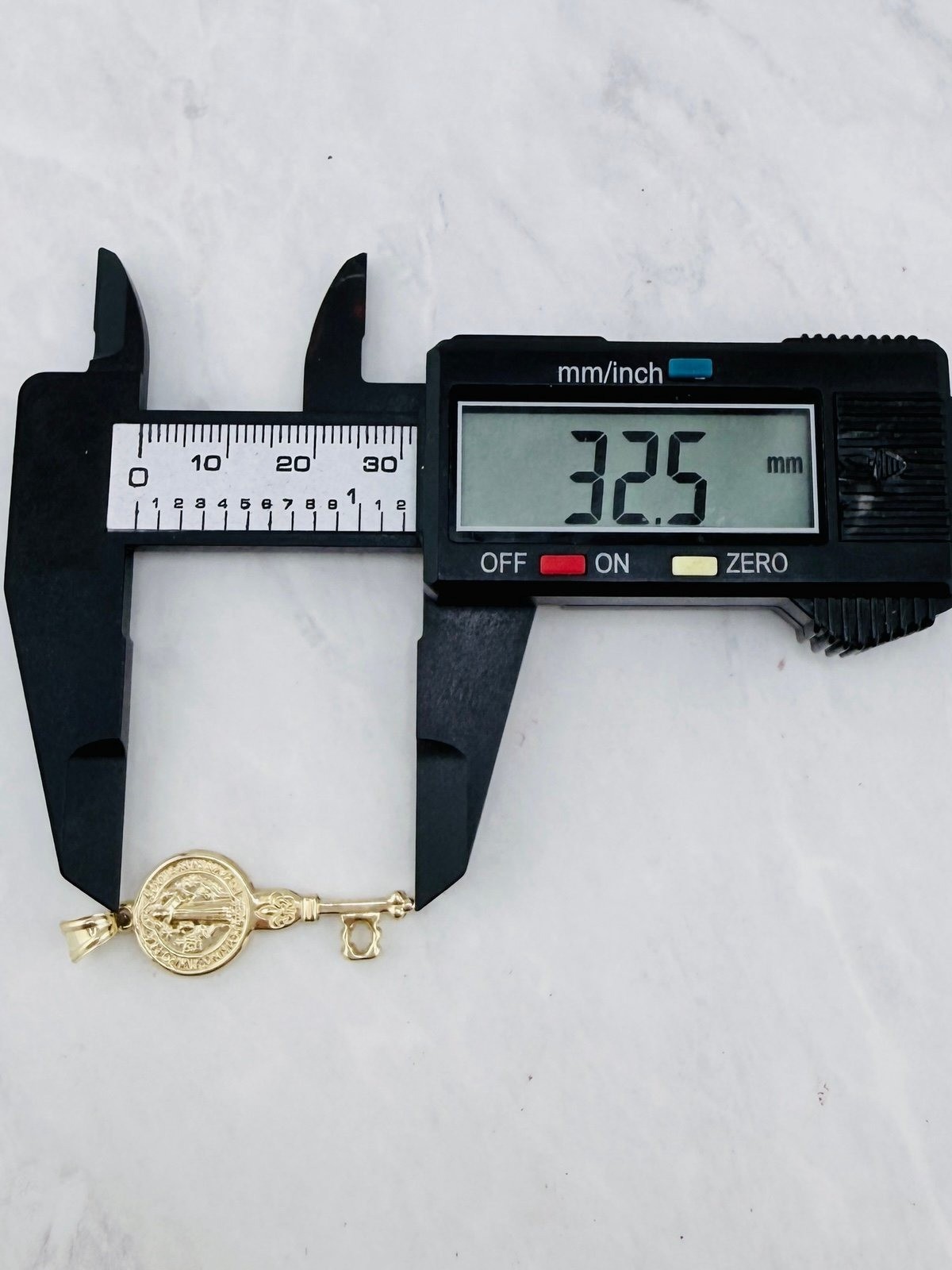 10K Gold St. Benedict Key Pendant / Dije llave San Benito