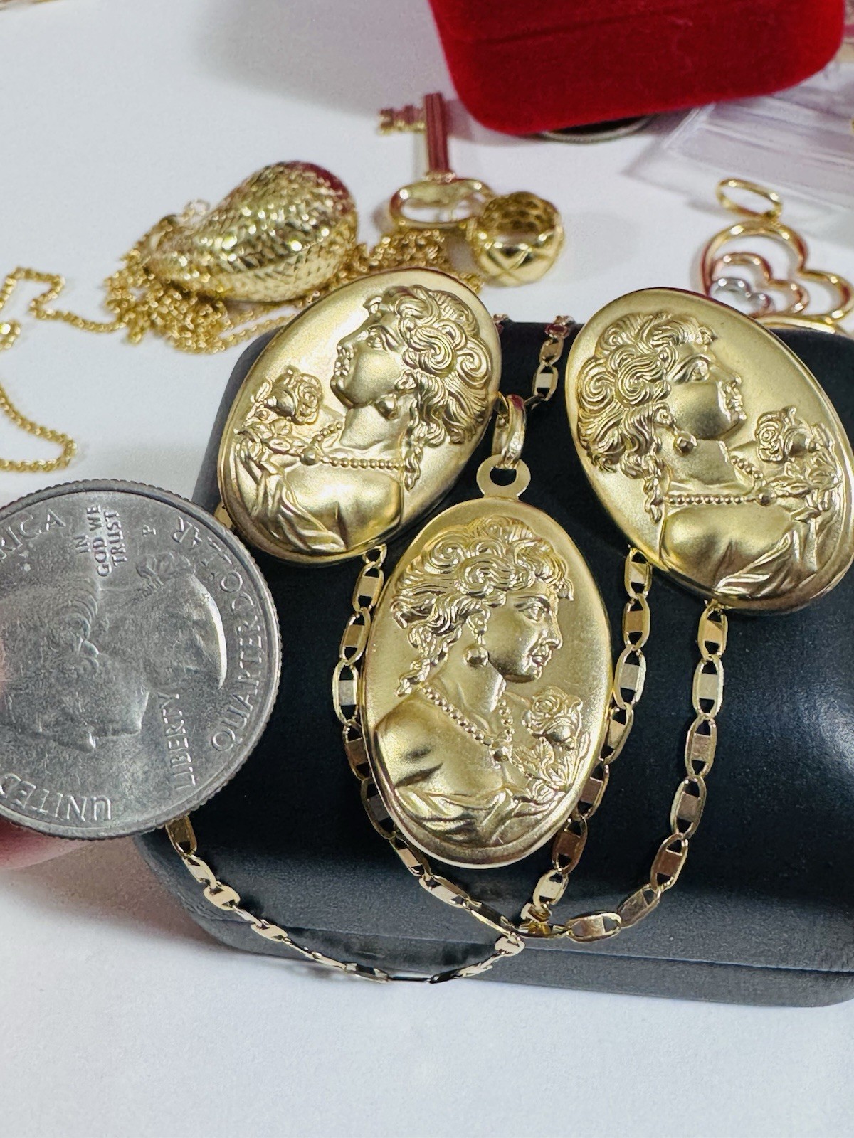 18K 750 Gold Set Queen Elizabeth Earring & Necklace 18” Long 7.6g 3mm