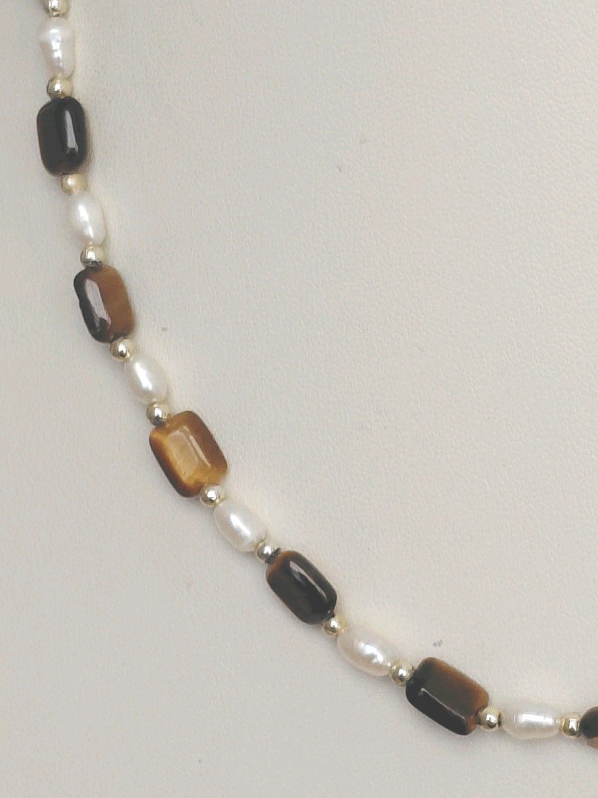 Brown Gemstone & Pearl Necklace/Very Good Used Condition /Measures 18 In Length