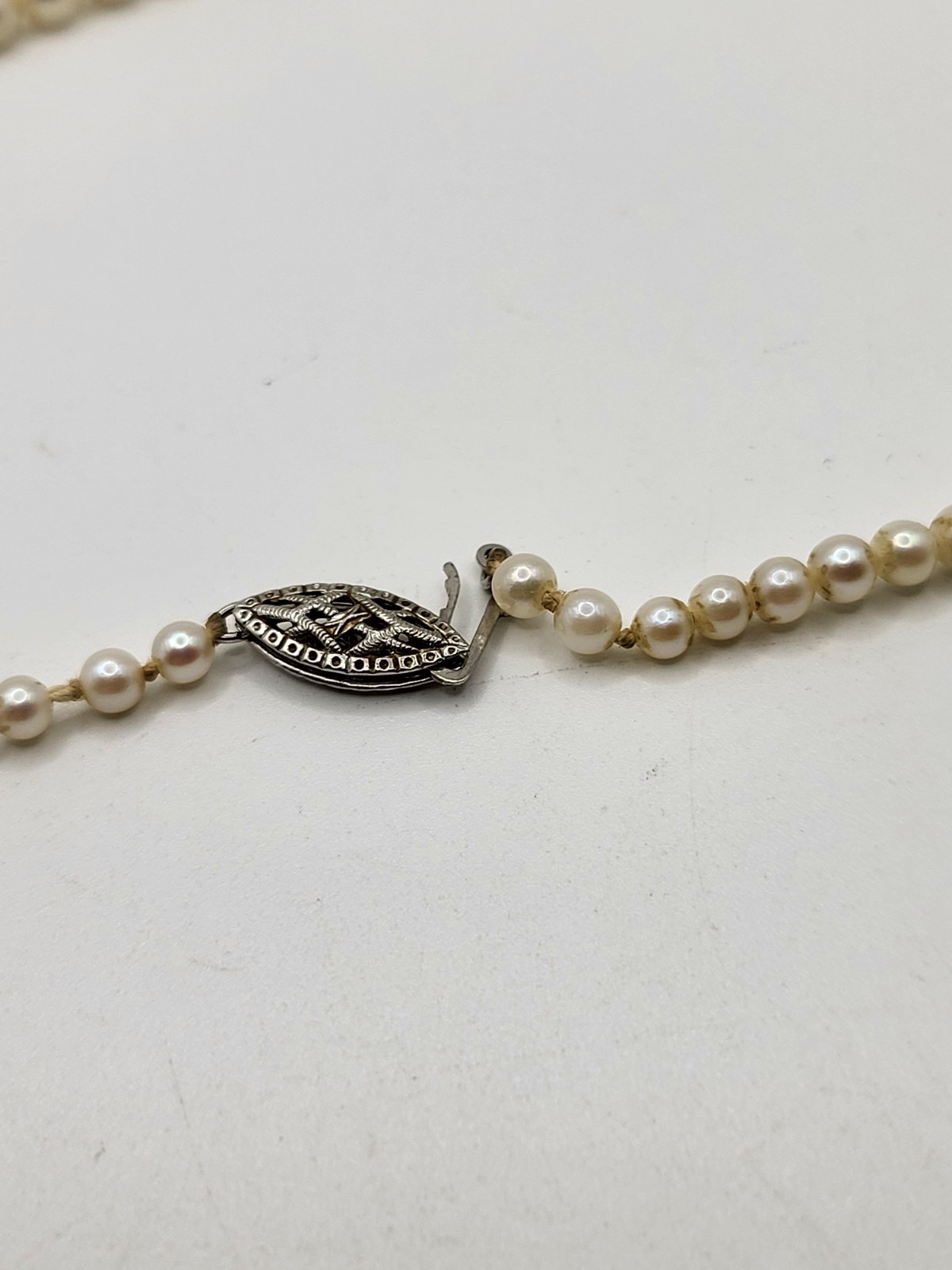 14kt White Gold Ornate Clasp Graduated Authentic Cultured Pearl Necklace