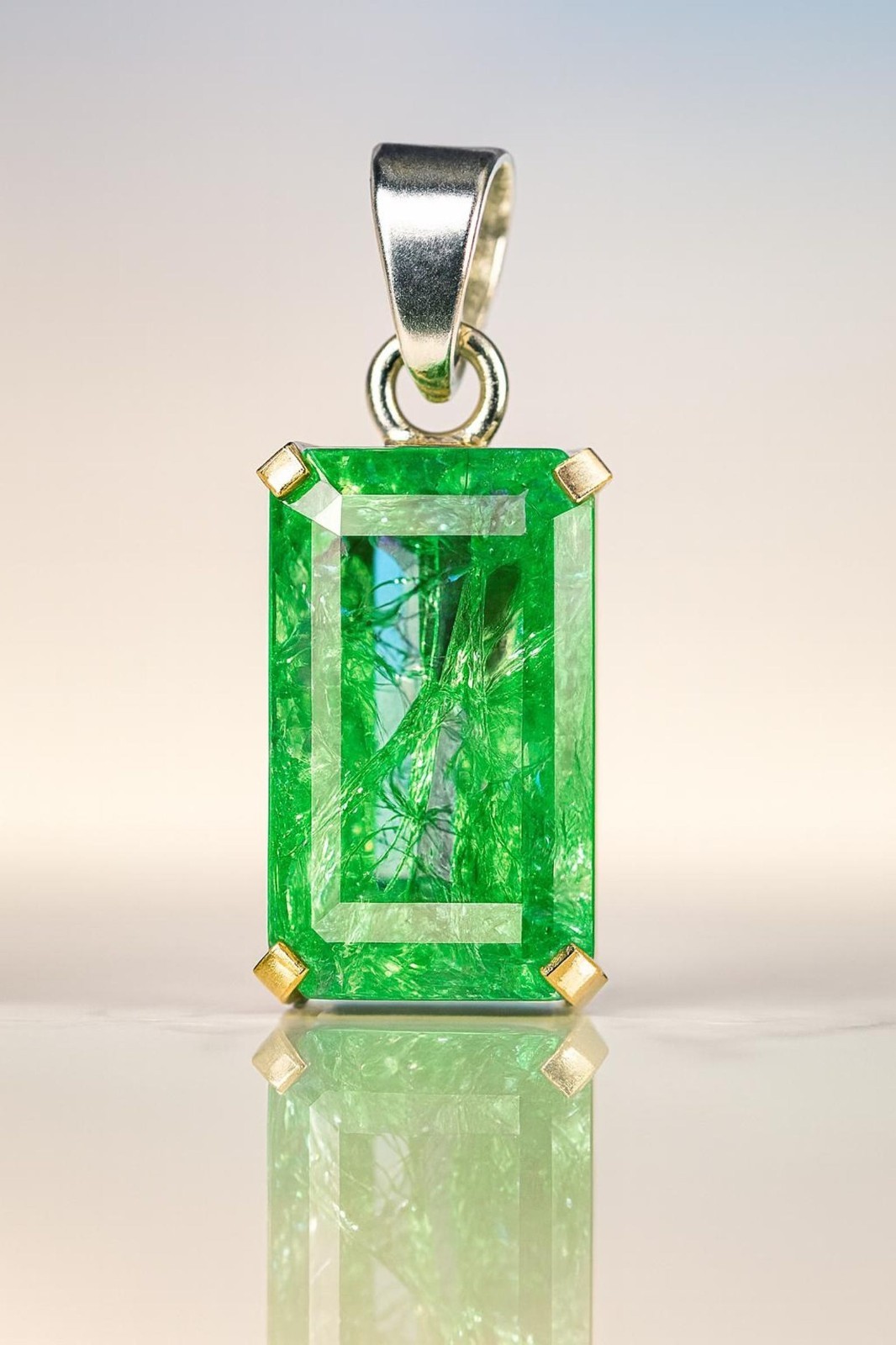 GIE Certified 25.44 Ct Natural Green Emerald 925 Silver Pendant Loose Gemstone