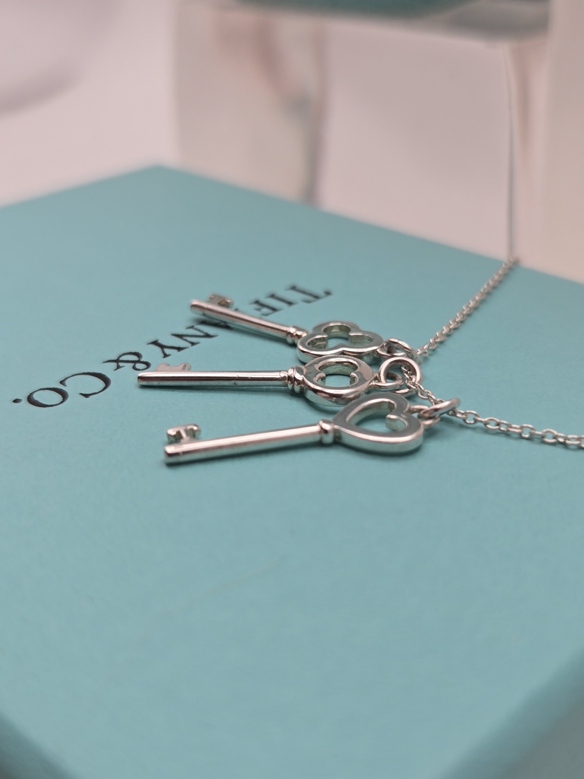 Vintage Tiffany & Co. 3 Key Pendant on 16″ Necklace in Sterling Silver Box Pouch