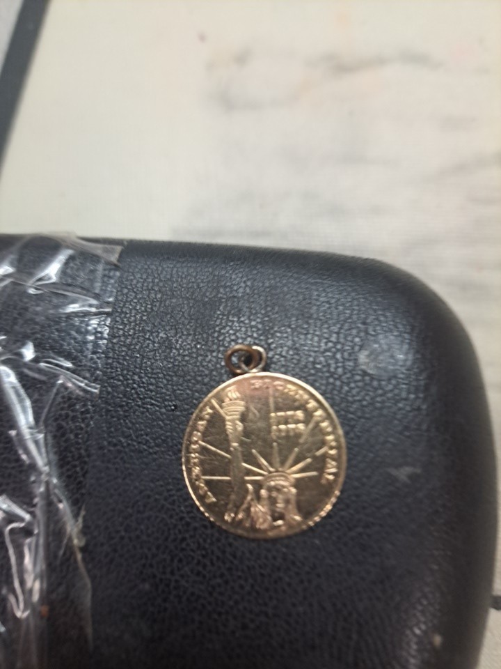 10kt Gold American Bicentennial Coin/pendant