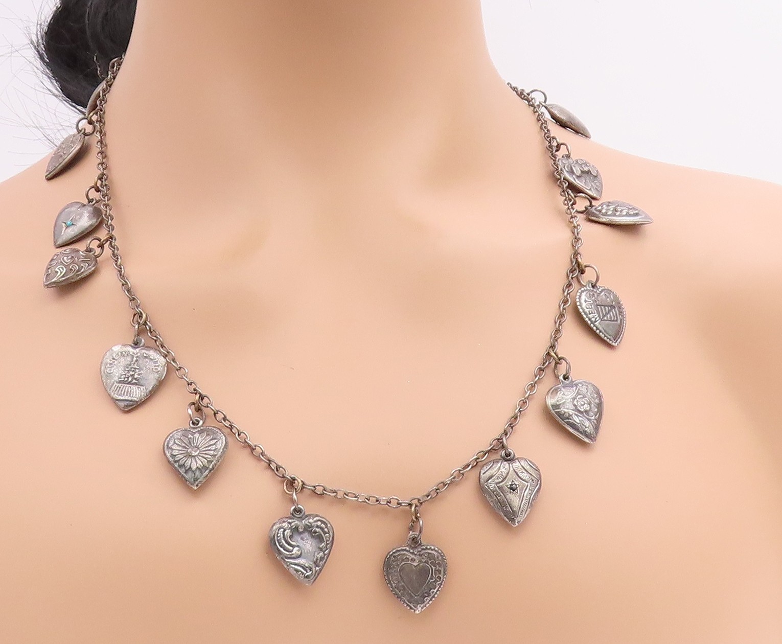 925 Sterling Silver Vintage Necklace Etched Love Heart Charm Motif Chain NE4832