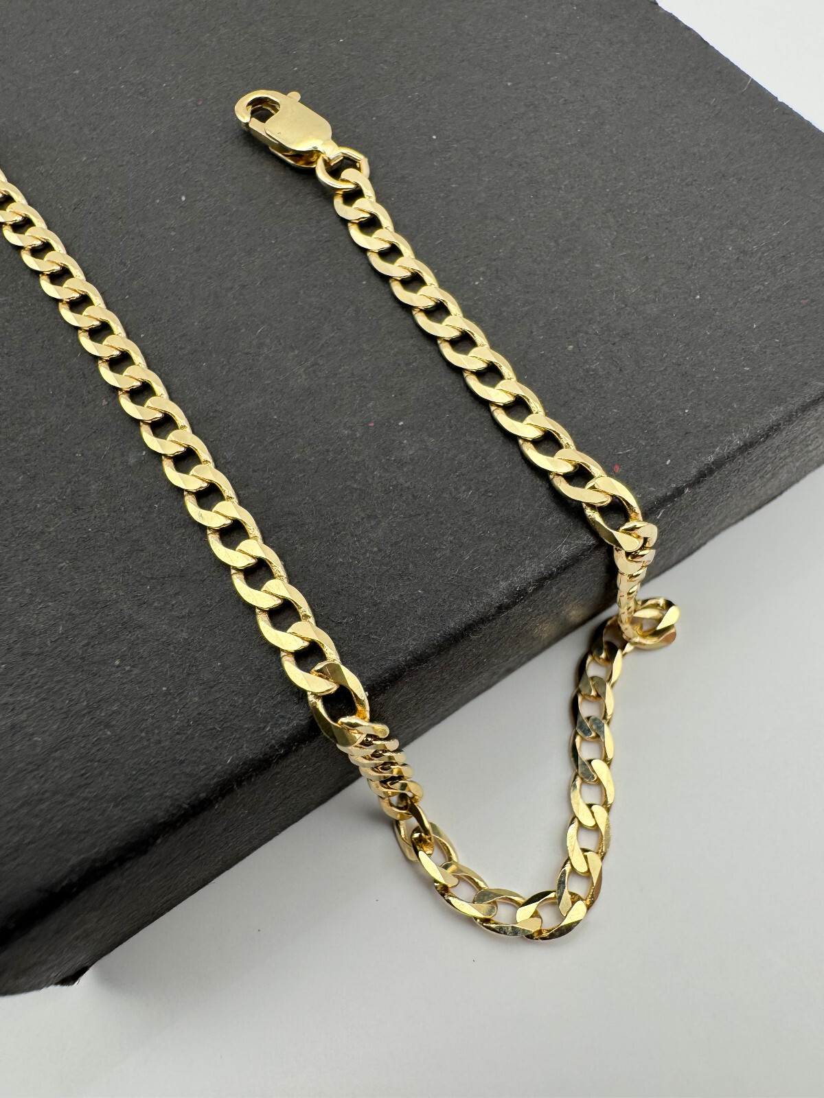 9ct Yellow Solid Gold 3.1mm Curb Link 16 Inch / 40cm Necklace (G80MC)