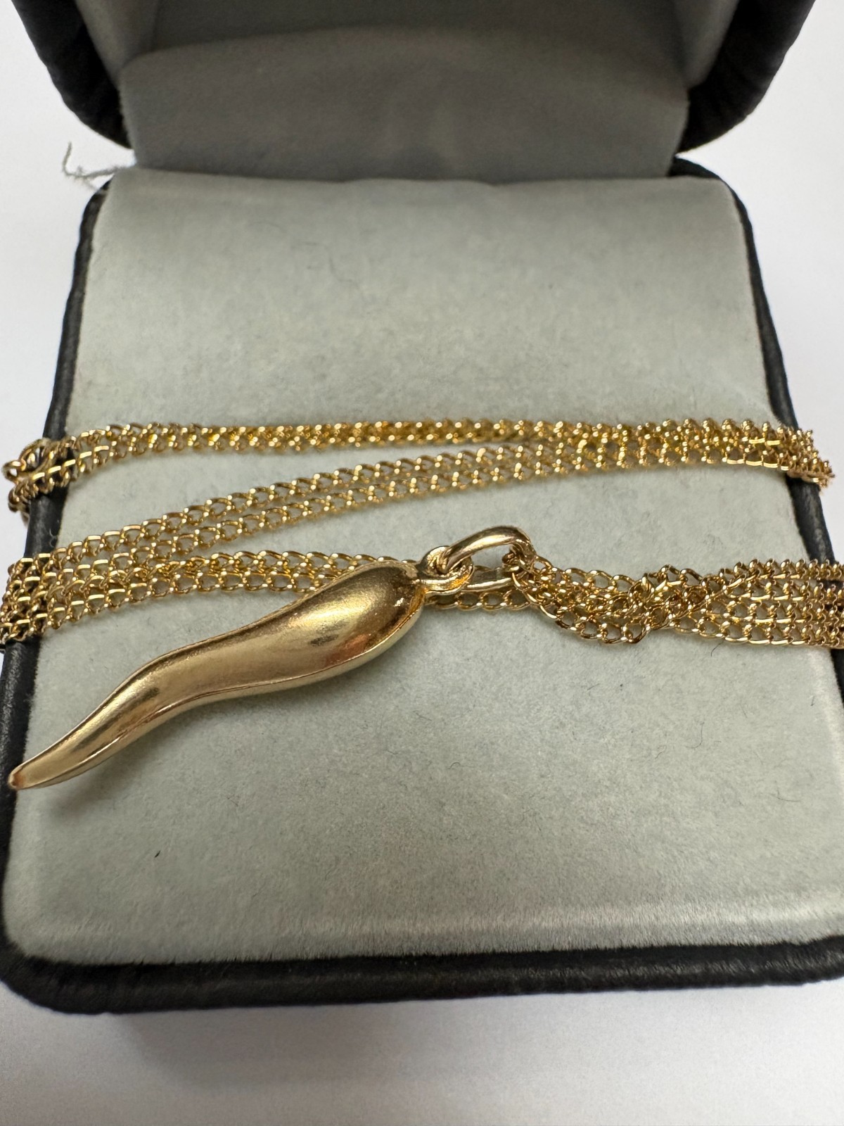 LADIES VINTAGE 14K GOLD ITALIAN HORN PENDANT NECKLACE 14K CURB LINK CHAIN 21 in.