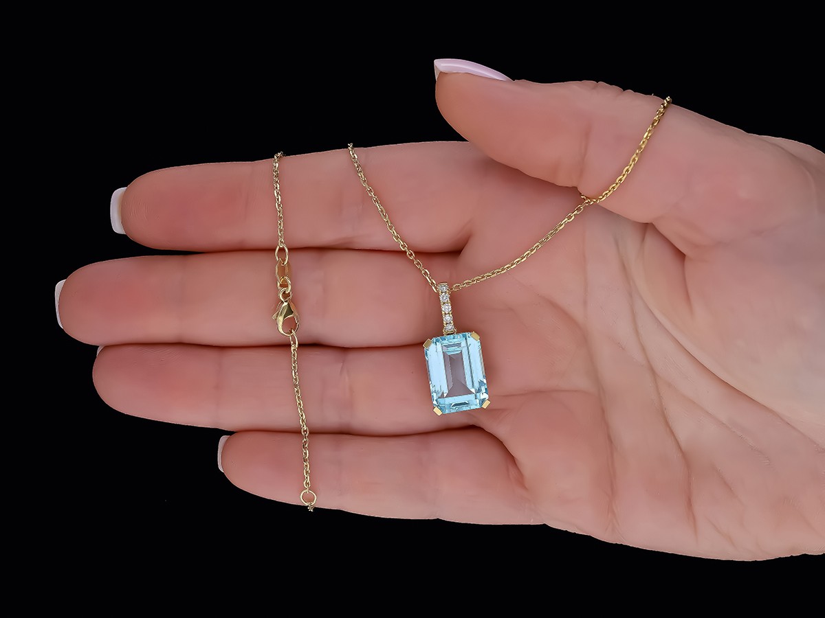 Great price necklace pendant 10.01 ct. Diamond topaz 750 gold value: EUR 5,500
