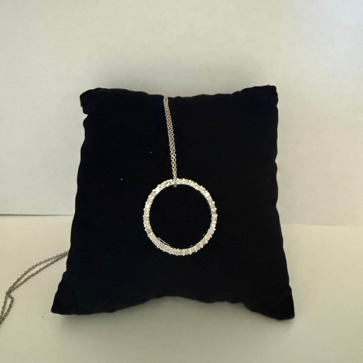 Genuine Diamond 1 CT TW Circle Pendant Necklace Sterling Silver NWT $375 Retail
