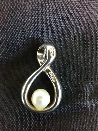 Unbranded Graceful Twist Pendant With Cultured Pearl Marked 925 Silver