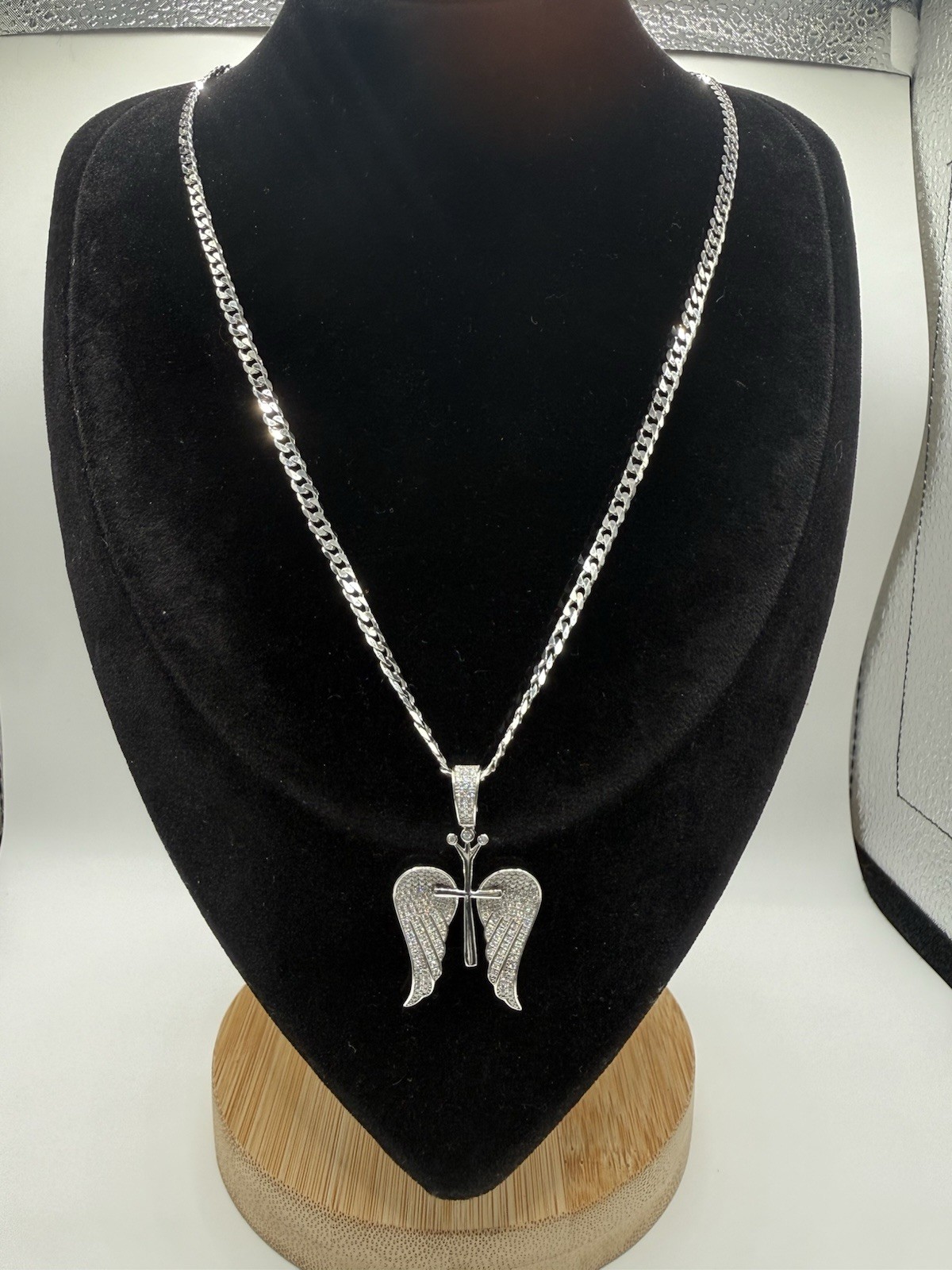 20” 4mm Flat Cuban Rhodium 925 With Vvsd Moissanite 925 Angel Wing Pendant