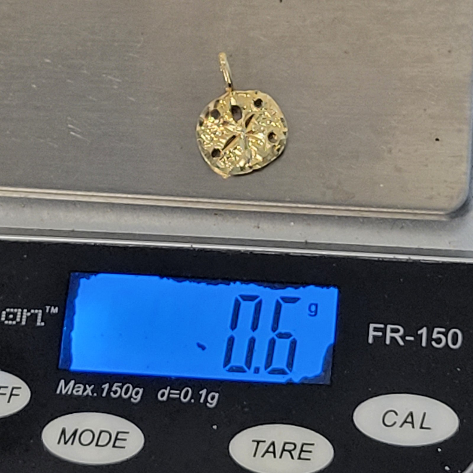 14 Karat Yellow Gold Sand Dollar Charm Pendant 14k Beach Nautical Resort Wear