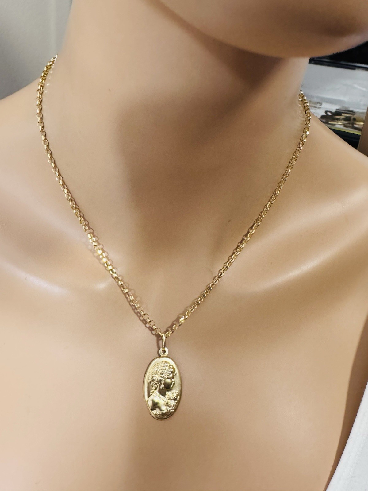 WOMENS 18K 750 Genuine Gold Oval Queen Earring & Necklace 18” Long 8.5g 3mm