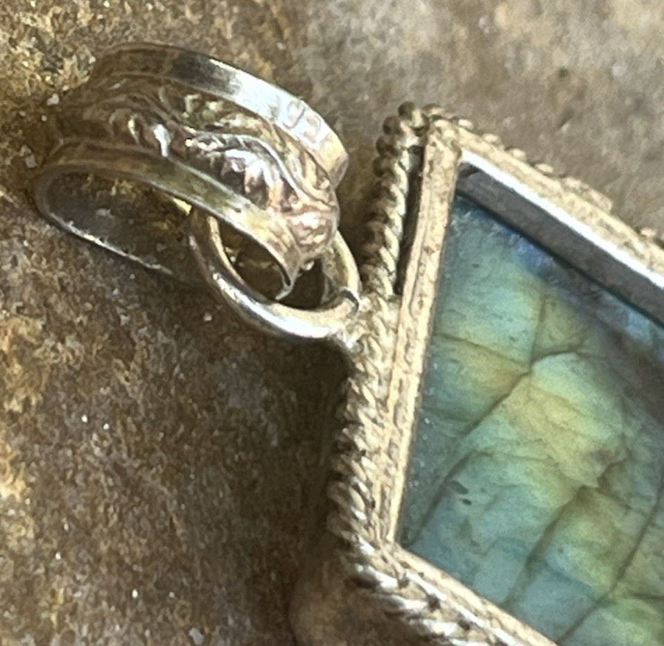 LABRADORITE NATURAL GEMSTONE 925 STERLING SILVER HANDMADE JEWELRY PENDANT 1″