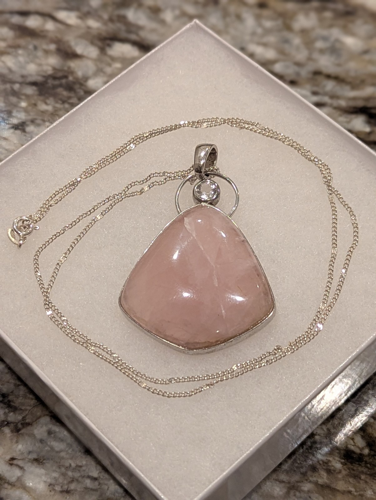 925 Sterling Silver 15.8g Natural Rose Quartz Pendant & 22″ Curb Chain Necklace