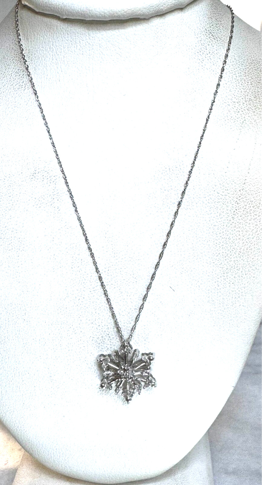 WHITE GOLD AND COLORLESS SAPPHIRE SNOWFLAKE PENDANT NECKLACE